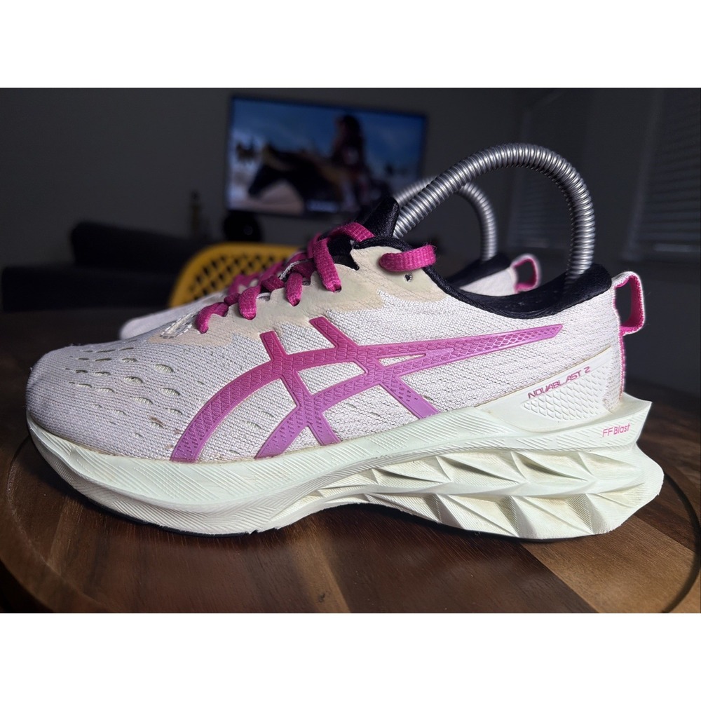 ASICS Novablast 2 Womens Running Shoes Smoke Grey Pink 1012B049-700 Size 6